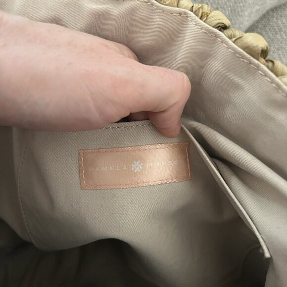 Pamela Munson Petite Isla‎ Bahia Cornhusk Tote Bag with Black Straps - Picture 3 of 11